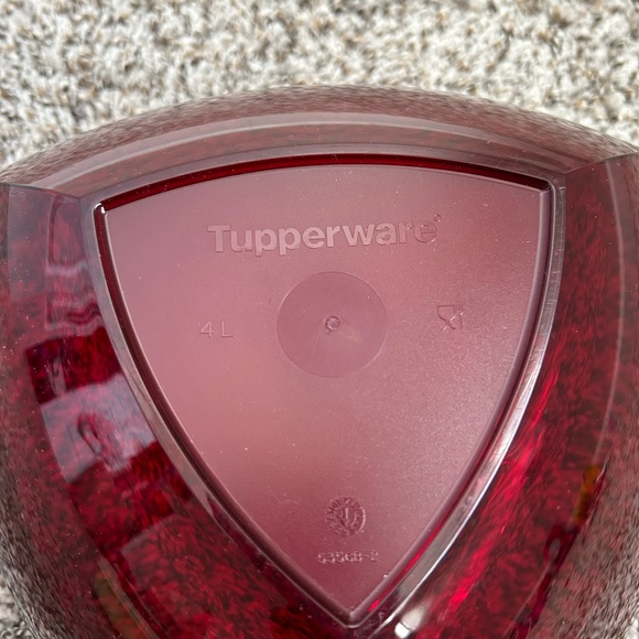 Tupperware Red Triangular Bowl - Picture 5 of 9